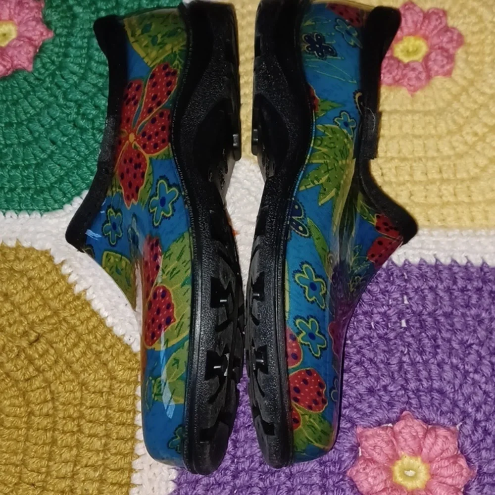 Sloggers floral slip on shoes, floral, waterproof, comfy, stylish,  sz 9